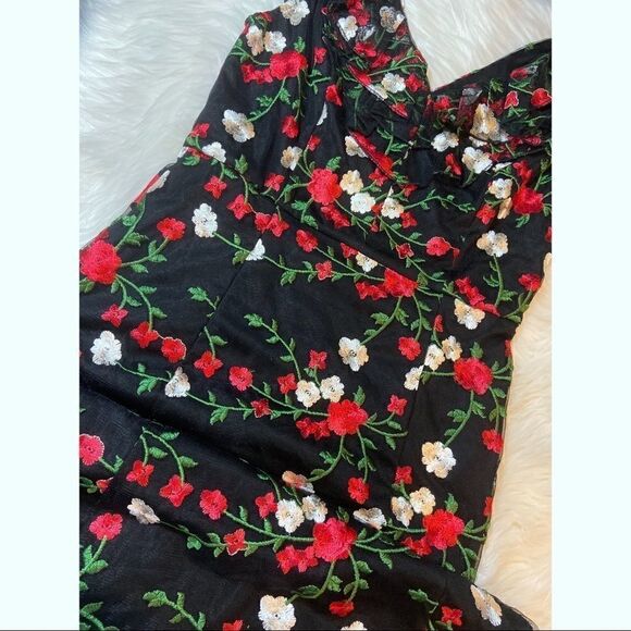 Black Floral Embroidered Sleeveless Long Dress - Picture 2 of 8